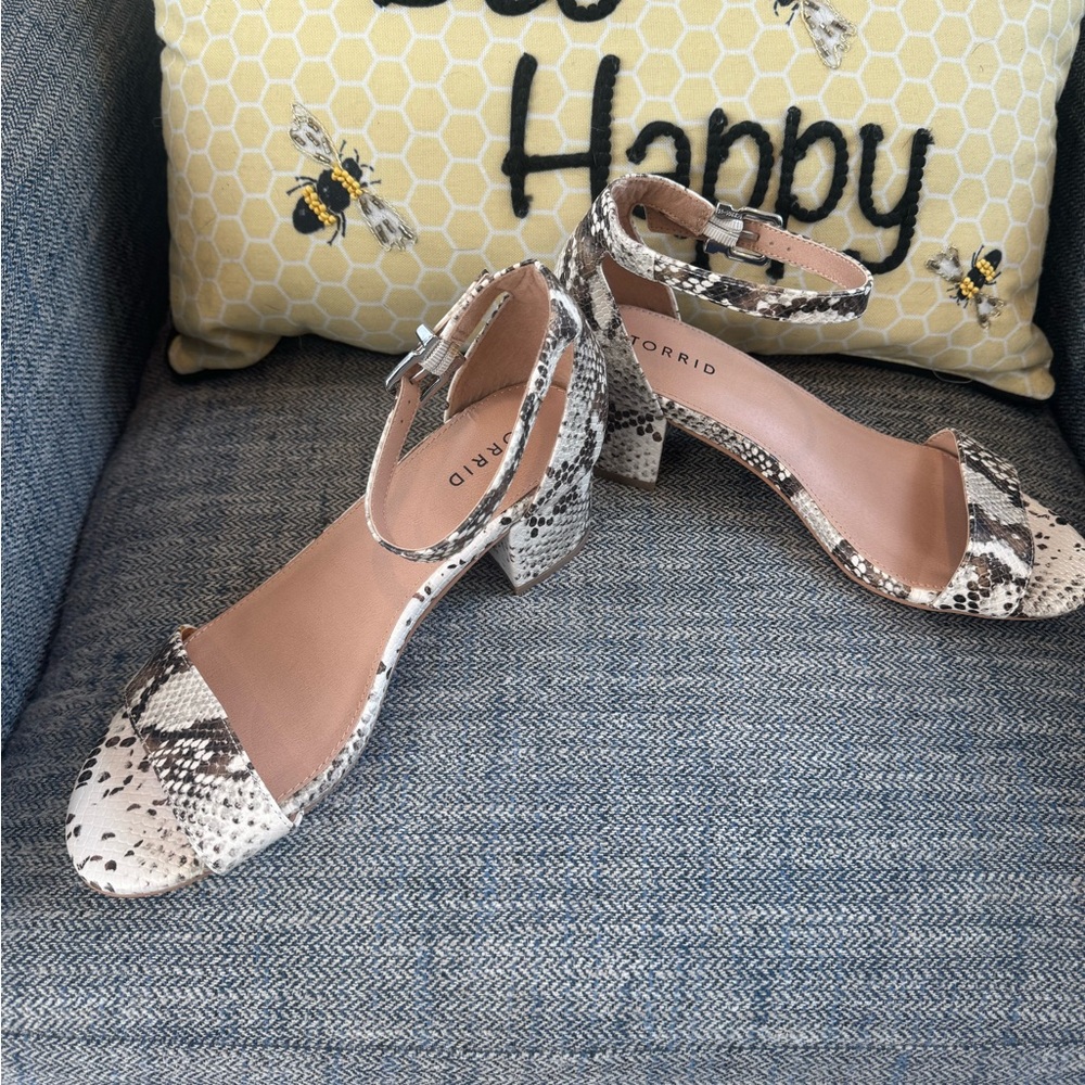 Torrid Ankle Strap Sandals Python Size 9 Nwt - image 6